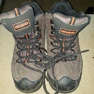 Boys hiking boots